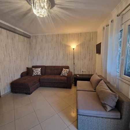 Iro Apartments Néa Péramos Eksteriør billede